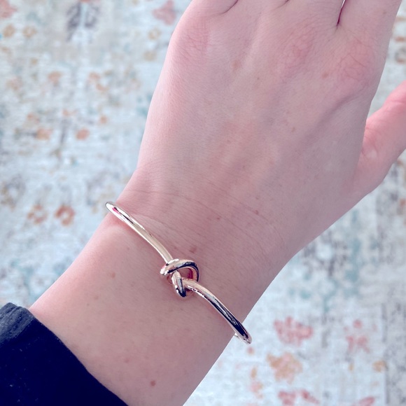 Rose gold knot bangle - Picture 2 of 2